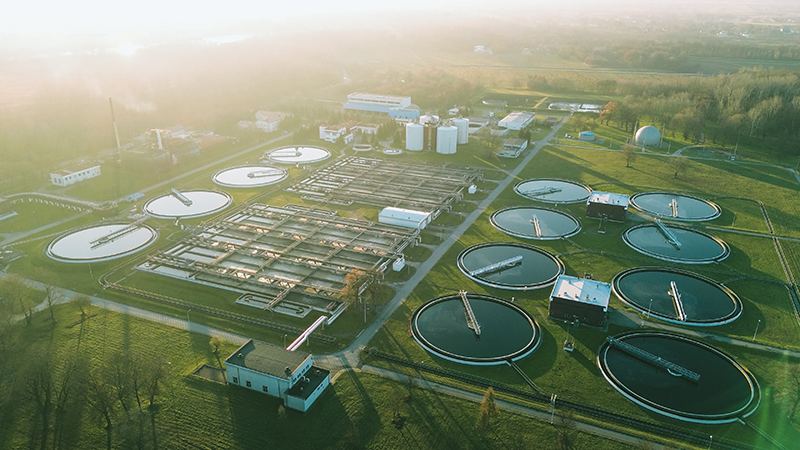 Vista aérea de planta de tratamiento de aguas